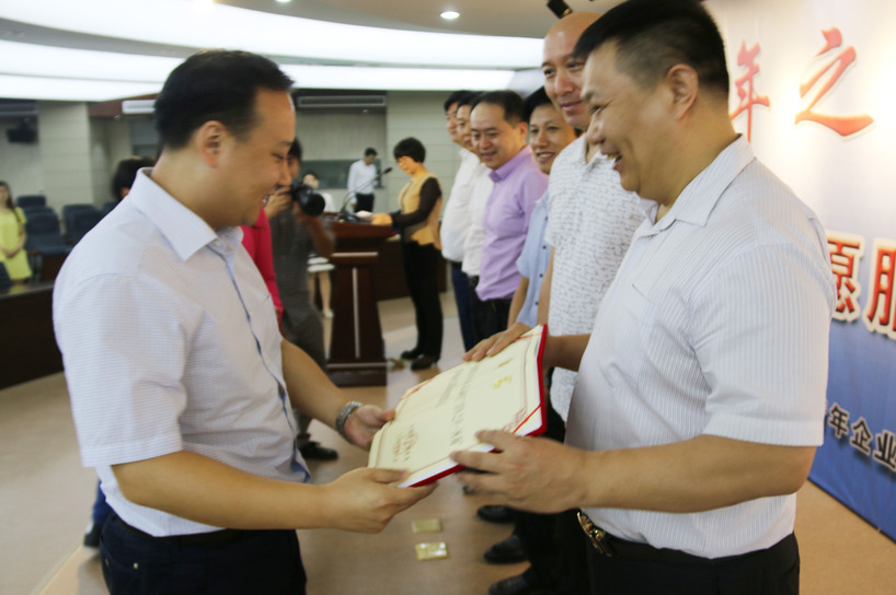 “青年之聲?河南”創(chuàng)業(yè)就業(yè)志愿服務(wù)聯(lián)盟成立儀式在新開(kāi)普順利舉行(圖3)