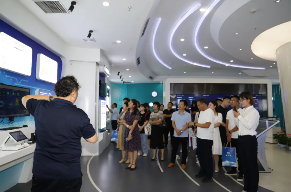 破浪前行|完美數(shù)聯(lián)成功舉辦校企交流沙龍，助力疫情秋招更高效！(圖2)