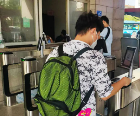 多校區(qū)復(fù)學(xué)聯(lián)動(dòng)困難？完美數(shù)聯(lián)混合云助力高校實(shí)現(xiàn)智能管控！(圖1)