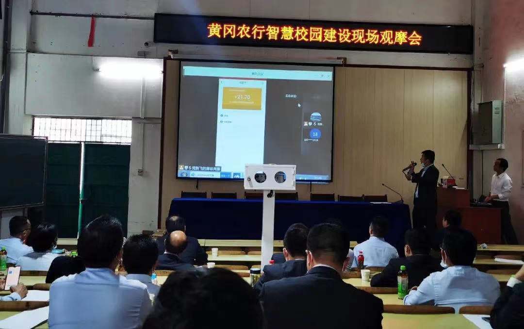 精彩紛呈！聞一多中學智慧校園多場景應用引圍觀！(圖1)